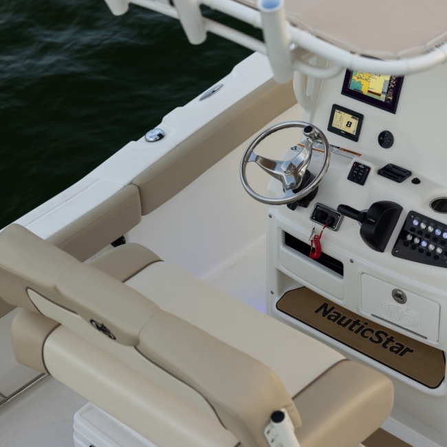 NauticStar 24 Legacy Helm with Simrad