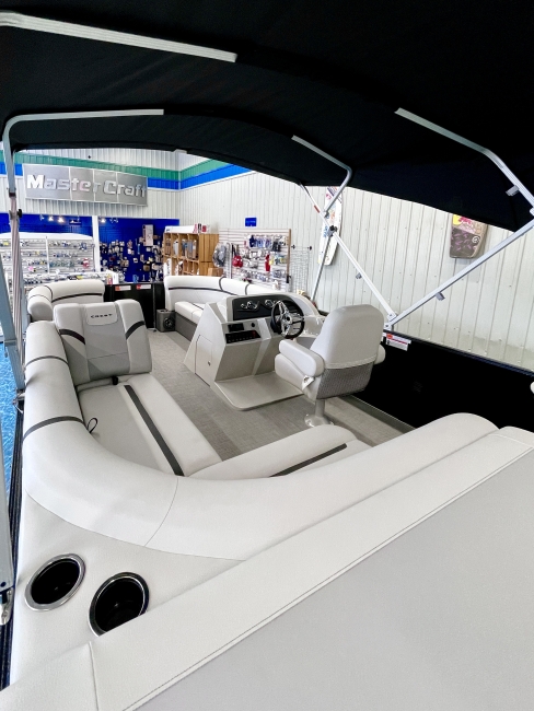 Crest Pontoon Classic 200 Interior