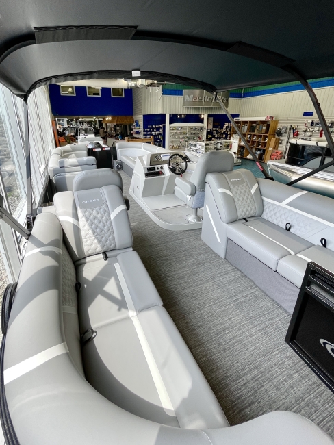 Crest Pontoon Classic 240 Interior