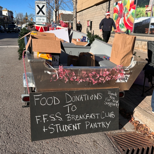 Our food drive boat will be in Fenelon Falls this weekend for the annual Santa Day festivities! All proceeds go towards Fenelon Falls Secondary School’s Breakfast Club food pantry.

We are collecting
🥫 Canned goods (fruits, veggies, soups, meats)
🍫 Granola bars, beef jerky, fruit cups, snacks
🧼 Toiletries, used can openers, & gift cards for grocery stores or drugs stores

We were super grateful for the contributions in Bobcaygeon two weeks ago, and we welcome your support in Fenelon Falls this weekend 🎅🏻🎄

@fenelonfallsss